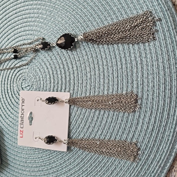 LIZ CLAIBORNE WOMEN'S FASHION JEWELRY BUNDLE OF NECKLACE AND MATCHING EARRINGS - Picture 4 of 14